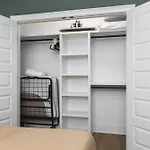 Condo With Free Parking, 3 Miles Downtown, Near Restaurants