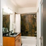 Modern Germantown - Walkable, Quiet & Apartment *