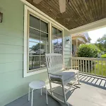 Private Backyard - Near Bicentennial Park