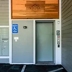 Quiet Condo - Prime Locale Within Mins To Dt