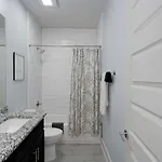 Modern 2 Bdr Townhome Minutes From Downtown Holiday home Nashville