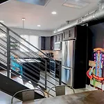 Modern 2 Bdr Townhome Minutes From Downtown