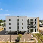 Penthouse City View Flat Modern Design With Balcony