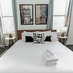 Holiday home Modern Loft Near West End *