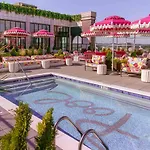 The Jolene Bubbly Bar With Views 5min To Dt Holiday home