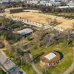 Stylish Midtown Condo Near Vanderbilt & Parthenon