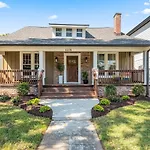 Nashville 4 Bedroom House With Hot Tub And Backyard Close To Downtown