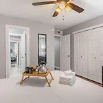 2 Units, Sleeps 16, Mins To Downtown - Airport Apartment *