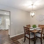2 Units, Sleeps 16, Mins To Downtown - Airport * Nashville