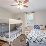 2 Units, Sleeps 16, Mins To Downtown - Airport *