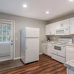 2 Units, Sleeps 16, Mins To Downtown - Airport
