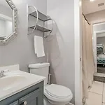 2 Units, Sleeps 16, Mins To Downtown - Airport * Nashville