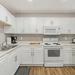 2 Units, Sleeps 16, Mins To Downtown - Airport * Nashville