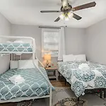Apartment 2 Units, Sleeps 16, Mins To Downtown - Airport Nashville