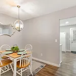 Apartment 2 Units, Sleeps 16, Mins To Downtown - Airport Nashville