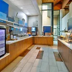 Express Airport By Ihg Nashville