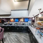 Hotel Comfort & Near Tanger Outlets I-24 Antioch