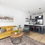 Sleeps 32 Only 10 Minutes To Broadway 4 Side By Side