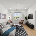 Sleeps 32 Only 10 Minutes To Broadway 4 Side By Side Holiday home Nashville