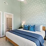 Walk To Vanderbilt And Belmont With Garage And Rooftop Deck *