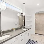 2 Adjacent Gem Great For Big Groups 8th Ave S Holiday home *