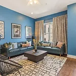 Walk To Vanderbilt And Belmont With Garage And Rooftop Deck Holiday home