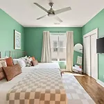 Walk To Vanderbilt And Belmont With Garage And Rooftop Deck Nashville