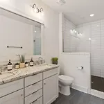 Walk To Vanderbilt And Belmont With Garage And Rooftop Deck Holiday home Nashville