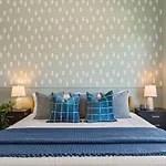 Walk To Vanderbilt And Belmont With Garage And Rooftop Deck Holiday home Nashville