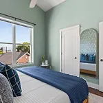 Walk To Vanderbilt And Belmont With Garage And Rooftop Deck