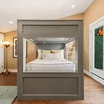 Walk To Vanderbilt And Belmont With Garage And Rooftop Deck Holiday home Nashville