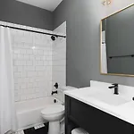 Sleeps 32 Only 10 Minutes To Broadway 4 Side By Side Holiday home Nashville