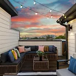 Holiday home Walk To Vanderbilt And Belmont With Garage And Rooftop Deck *