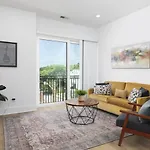 Sleeps 32 Only 10 Minutes To Broadway 4 Side By Side Holiday home