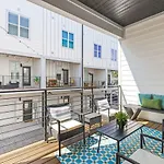 Holiday home Walk To Vanderbilt And Belmont With Garage And Rooftop Deck *