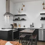 Sleeps 20 Three Side By Side 10 Minutes To Broadway Holiday home *