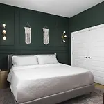 Sleeps 32 Only 10 Minutes To Broadway 4 Side By Side *