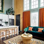 Upscale 12 South Penthouse With 2 Kings, Balcony 1 Of 7 Themed Lofts At Cowrite, Find Coffee And Tacos Downstairs, Complimentary Spin Class, Walk To Shopping In 12 South, 10 Minutes To Broadway, Parking, 24 Hr Hospitality *