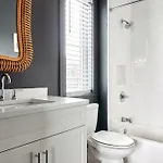 Apartment Upscale 12 South Penthouse With 2 Kings, Balcony 1 Of 7 Themed Lofts At Cowrite, Find Coffee And Tacos Downstairs, Complimentary Spin Class, Walk To Shopping In 12 South, 10 Minutes To Broadway, Parking, 24 Hr Hospitality Nashville