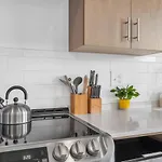 Retreat Stylish Near Broadway Apartment