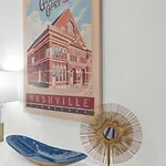 Retreat Stylish Near Broadway Apartment *