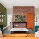 Holiday home Modern 2-bedroom In Nashville