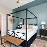 Modern 2-bedroom In Holiday home *