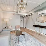 Holiday home Modern 2-bedroom In Nashville