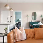Modern 2-bedroom In Holiday home *
