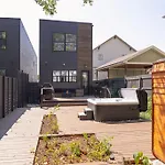 Luxury Spa Retreat Sauna, Hot Tub And Fire Pit