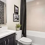 2 Adjacent Luxury Homes Rooftop Decks & Game Holiday home Nashville