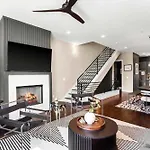 Holiday home 2 Adjacent Luxury Homes Rooftop Decks & Game *