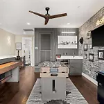 2 Adjacent Luxury Homes Rooftop Decks & Game Holiday home *