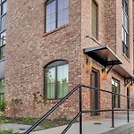 New 2 Luxe Townhomes With Rooftops Sleeps 24